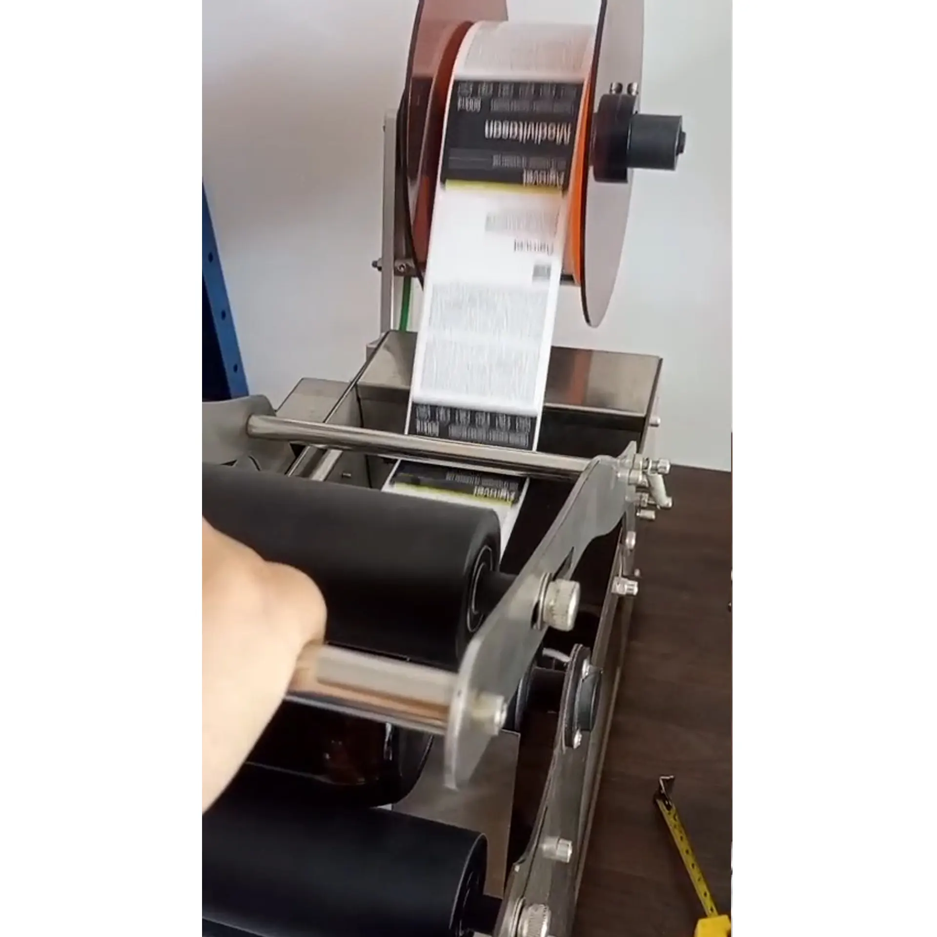 Etiquetadora semiautomática
