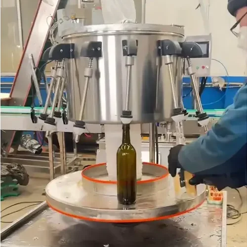 Máquina Llenadora de líquidos giratoria de 12 Válvulas Máquina Llenadora de líquidos giratoria de 12 Válvulas
